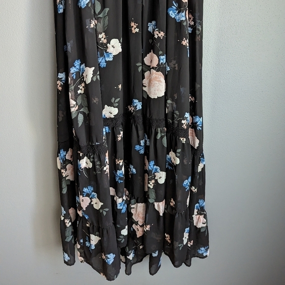 Women's Floral Torrid Dress. Size 2. Plus size women's dress. Black dress. - Picture 4 of 11